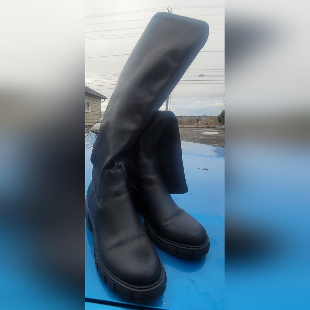 Steve Madden leather boot with stretch leg Black